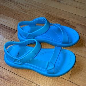 Teva Hurricane Drift Sandals never been worn!